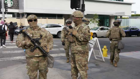 Hollywood-Militärsoldaten-Stehen-Während-Der-Proteste
