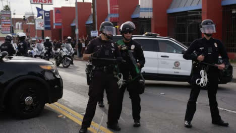 Hollywood-Polizisten-Sprechen-Während-Der-Proteste
