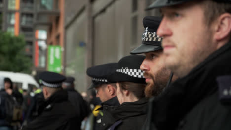 Londoner-Polizisten-überwachen-Blm-Proteste