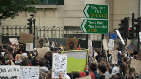 Blm-Demonstranten-In-London-Marschieren-In-Richtung-Westminster