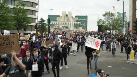 London-Crowd-of-Protesters-March-While-Clapping