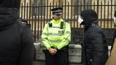 London-Angry-Protester-Shouts-at-Police-Officers