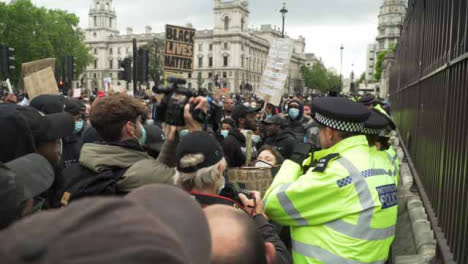 London-Angry-Protesters-Crowd-Around-Police-Officers