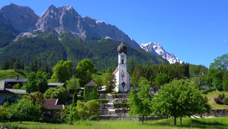 Church-in-Bavarian-alpine-village