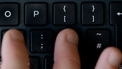 Draufsicht-Finger-Drücken-Sonderzeichentasten-Tastatur-Buttons