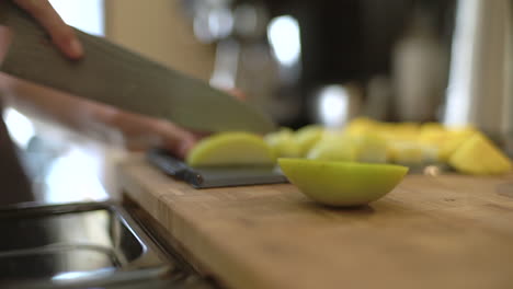 Close-Up-of-Female-Hands-Slicing-Green-Apple-