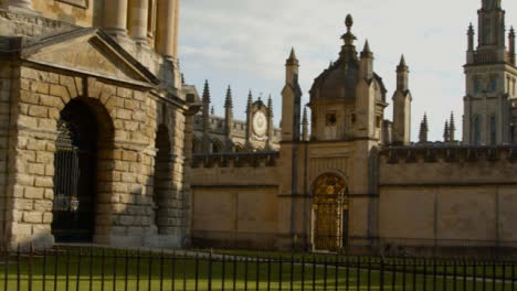 Panning-Shot-of-Radcliffe-Camera-at-University-of-Oxford-Grounds