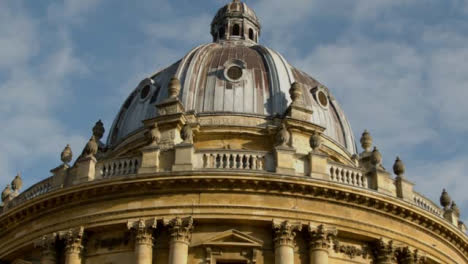 Tilting-Shot-of-University-of-Oxfords-Radcliffe-Camera