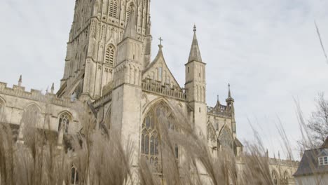 Tilting-Shot-Looking-Up-at-Gloucester-Cathedral