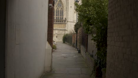 Tracking-Shot-Approaching-Gloucester-Cathedral