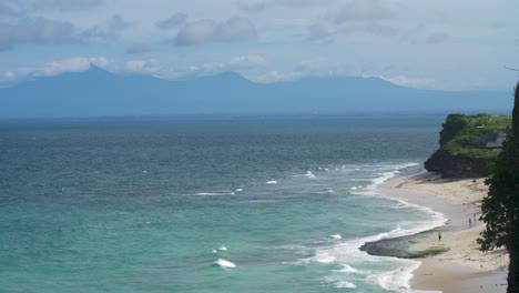 Wide-Shot-of-Waves-On-the-Uluwatu-Coast