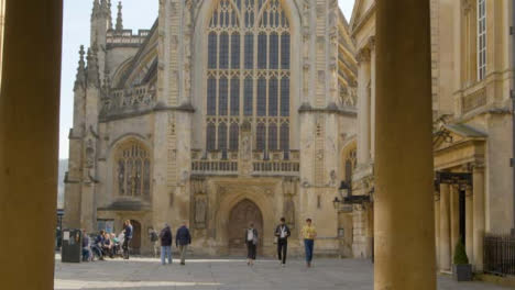 Tracking-Shot-Approaching-and-Looking-Up-at-Bath-Abbey