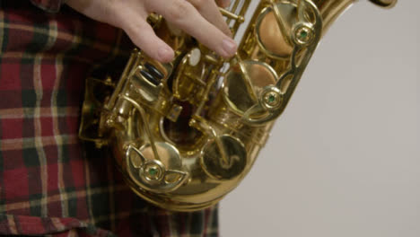 Close-Up-Shot-of-Musicians-Hand-On-Keys-of-Saxophone-