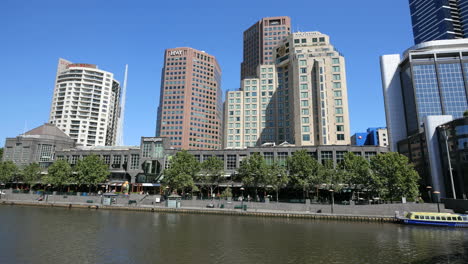 Melbourne-Australia-South-Bank-Yarra-River-with-shops-and-cafes