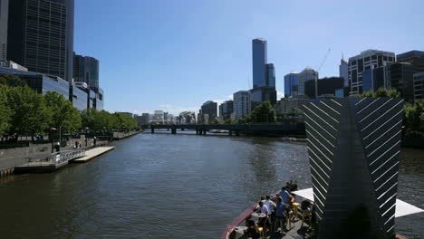 Melbourne-Australien-Yarra-River-Fließt-Vorbei-An-Café