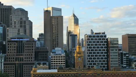 Melbourne-Australia-Luz-Del-Atardecer-En-Rascacielos