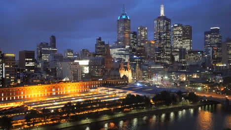 Melbourne-Australia-skyline-in-evening