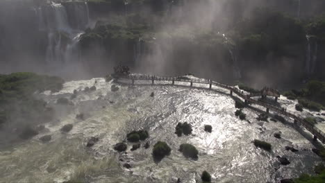 Iguaçu-Falls-Brazil-looking-down-at-plunge-pool-with-walkway