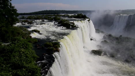 Iguaçu-Falls-Brazil-view