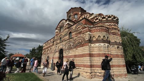 Nessebar-Bulgaria-Christ-the-Pantocrator-Church-tourists-with-guide