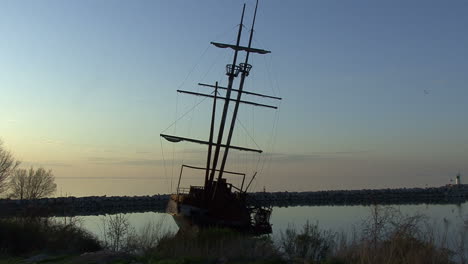 Ontario-Canada-wrecked-ship-after-sunset