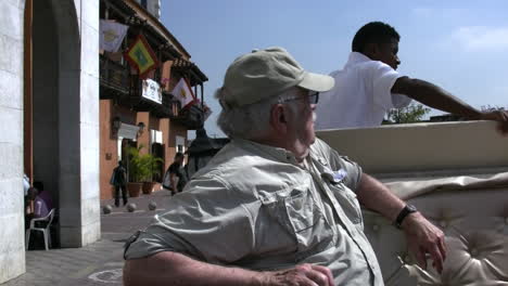 Cartagena-Colombia-man-in-a-carriage