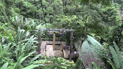 Costa-Rica-rainforest-cable-car-goes-up