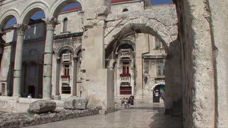 Split-Kroatien-Bögen-Im-Palast