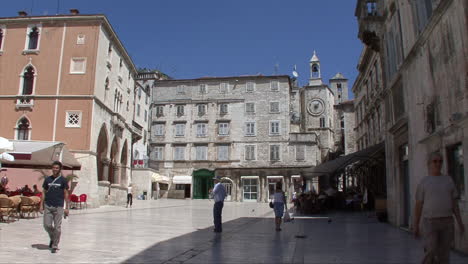 Split-Kroatien-Plaza-Mit-Uhrturm