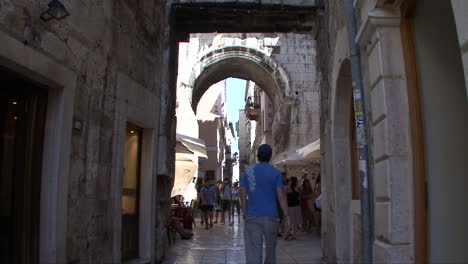 Split-Croacia-Calle-Con-Arcos