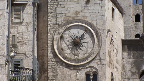 Split-Croatia-zooms-on-clock-face