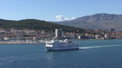 Croatia-ferry-leaving-Split