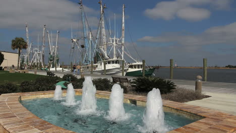 Apalachicola-Florida-Brunnen-und-Boote