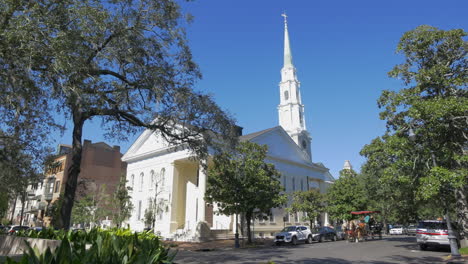Savannah-Georgia-Kirche-und-Pferd-und-Buggy