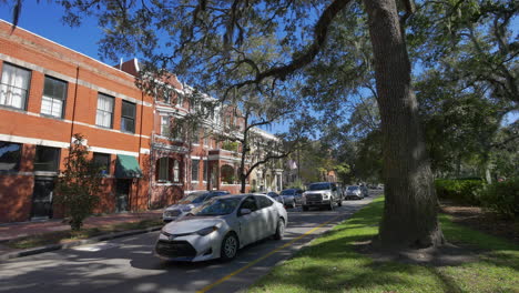 Savannah-Georgia-street-with-cars