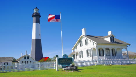 Tybee-Island-Georgia-lighthouse-and-flag