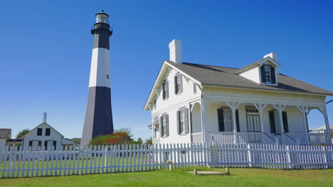 Tybee-Island-Georgia-lighthouse-keepers-house-pan
