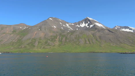 Iceland-Siglufjordur-mountain-with-cirque