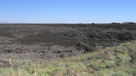Lava-Beds-National-Monument-view-of-lava-field