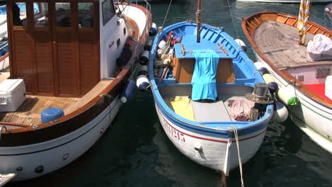 Italien-Capri-Boote-In-Einem-Hafen