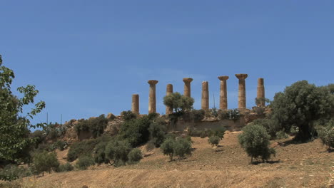 Italy-Sicily-Agrigento-ruins-zooms-on-Temple-of-Heracles-columns
