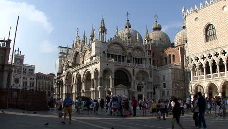 Venice-Italy-evening-crowd-at-St-Mark's