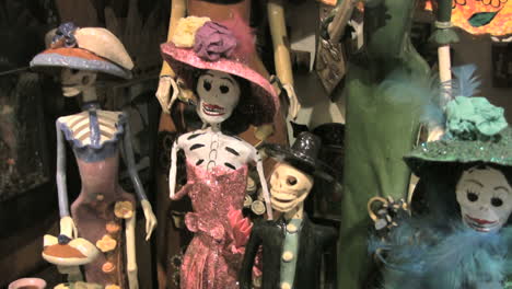 Mexico-Day-of-the-Dead-figures