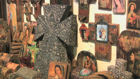 Mexiko-Religiöse-Gegenstände-Auf-Dem-Markt