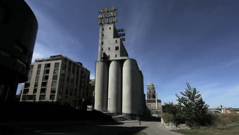 Minneapolis-Minnesota-Mill-Ruins-Park-with-Gold-Medal-grain-elevators