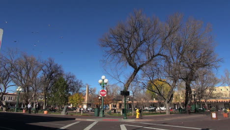 Santa-Fe,-Nuevo-México,-Plaza,-Con,-árboles