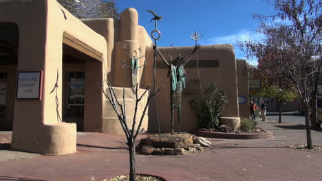 Santa-Fe-New-Mexico-Skulptur-An-Der-Ecke