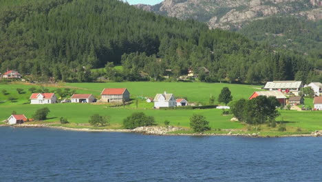 Stavanger-Noruega-Hogsfjordens-Casas-Alejar