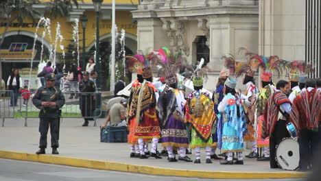 Lima-Peru-Tänzer-Von-Der-Kathedrale