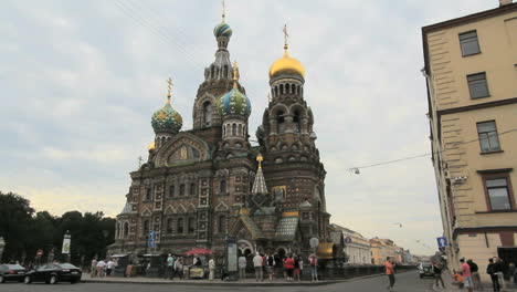 St-Petersburg-Russia-street-scene-and-Church-of-Spilled-Blood